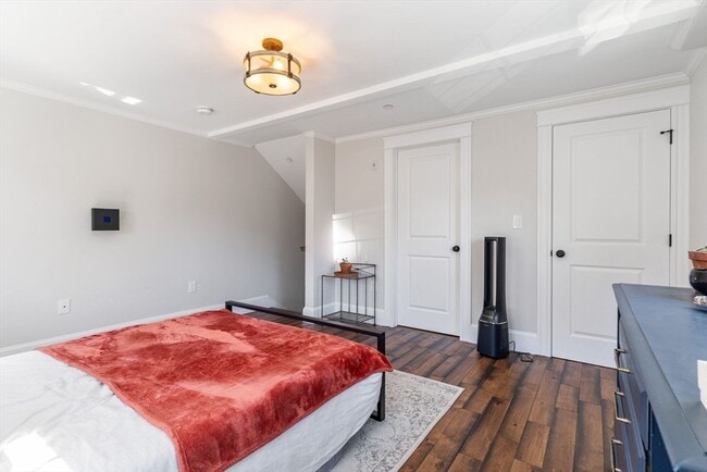 Building Photo - 8 Osborne St