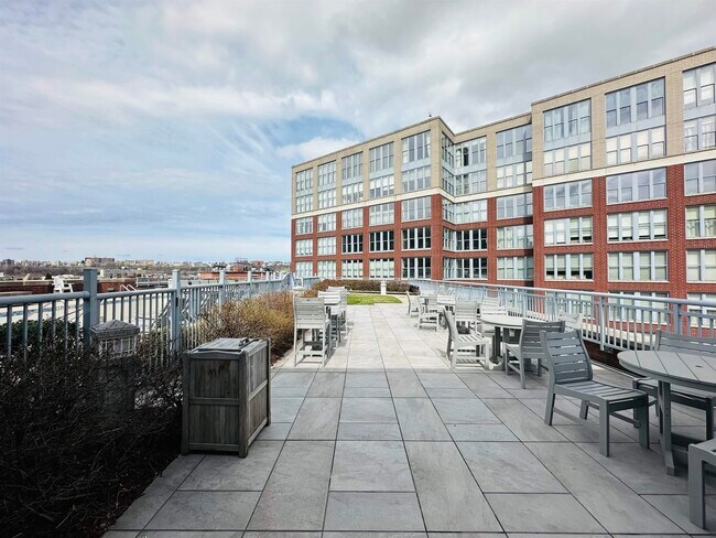 Building Photo - 1125 Maxwell Ln