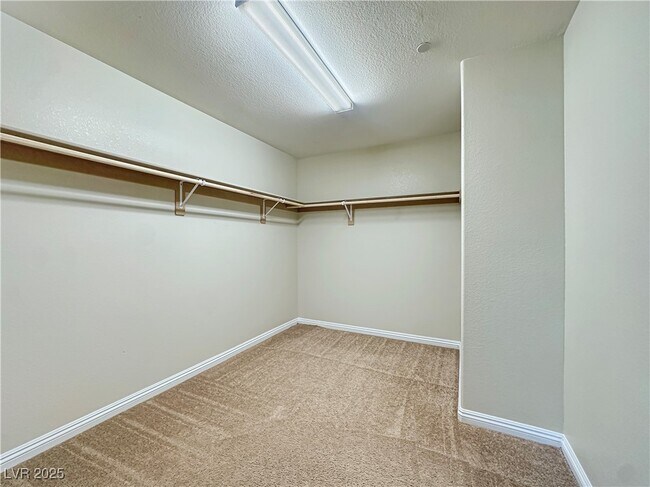 Building Photo - 945 Spiracle Ave