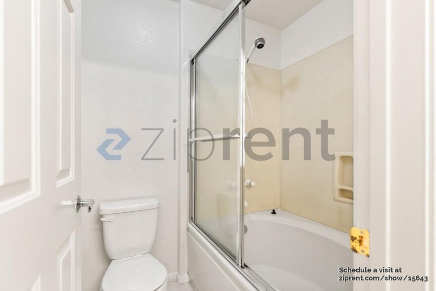 Building Photo - 425 Navaro Way