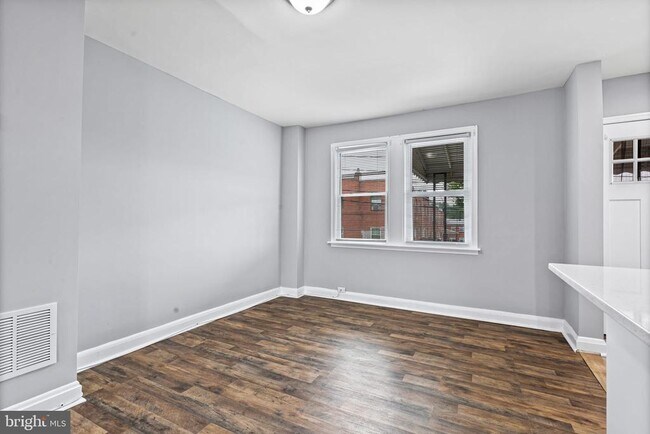 Building Photo - 1015 Lyndhurst St