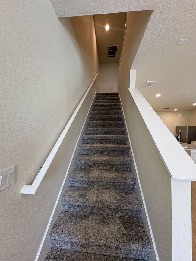 Building Photo - Live Large in Winter Garden: Modern 4-Bedroom Townhouse Haven