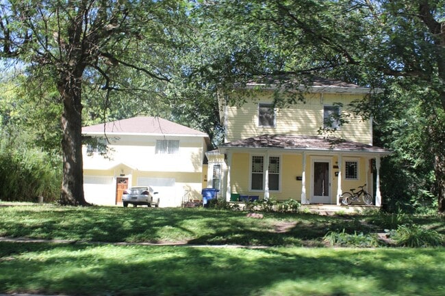 Building Photo - 412 Cottage Ave
