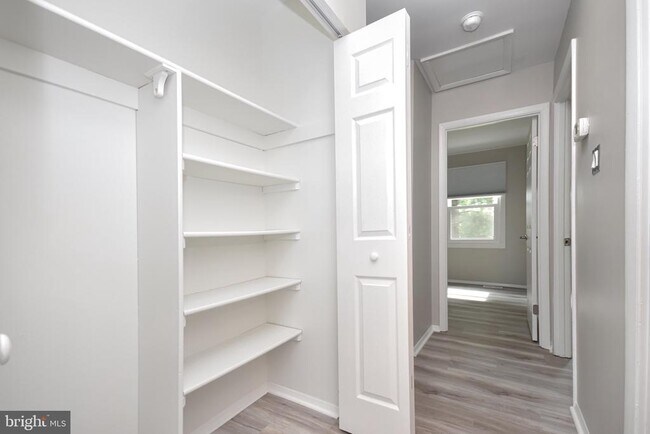 Building Photo - 8853 Teakwood Ct