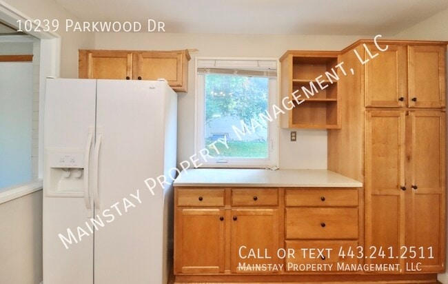 Building Photo - 10239 Parkwood Dr