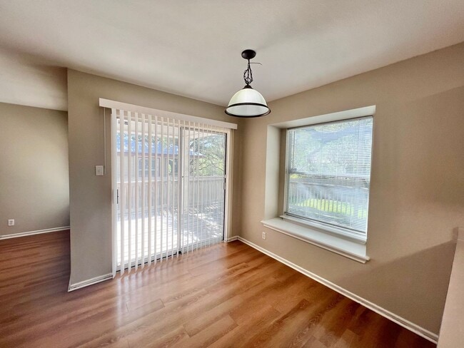 Building Photo - *COMING SOON* Pet-Friendly 3BD/2.5BA with Bonus Loft, Deck & Garden Tub – Near Tezel Rd!