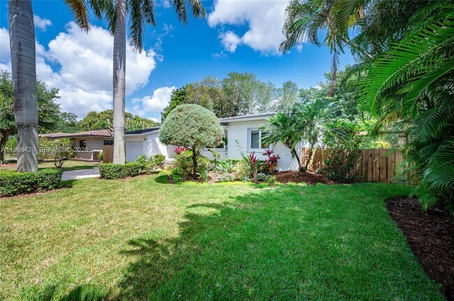 Building Photo - 1003 NE 118th St