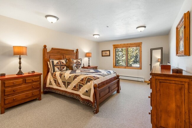 Building Photo - 4 Bed, 4 Bath Condo in The Big Sky Meadow with Garage!