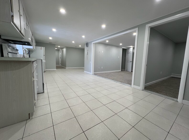 Building Photo - 27 Church St