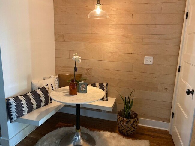 Building Photo - Craftsman Inspired 3 Bed/ 2.5 Bath Home in Cleveland Park, Fenced Yard, Pet Friendly, Screened Po...