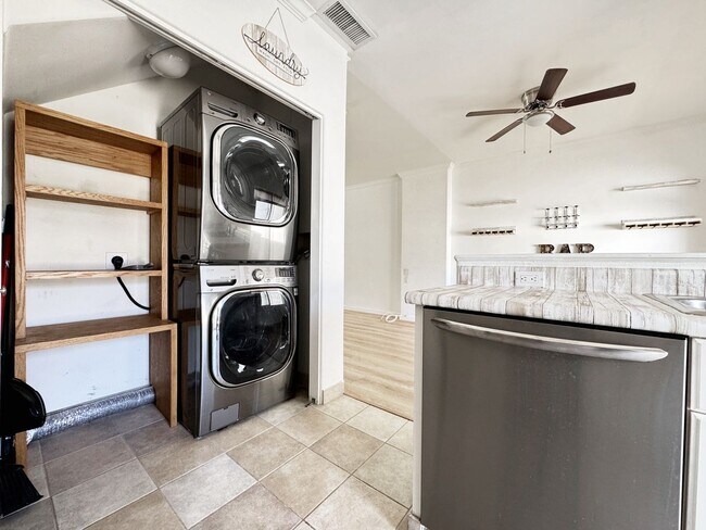 Building Photo - Pet Friendly Ewa Beach Townhouse with Cent...