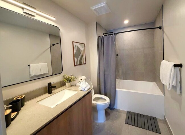 Building Photo - 121 NE 5th St