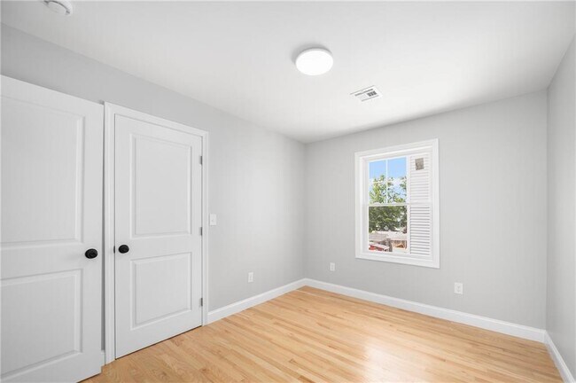 Building Photo - 28 Grosvenor Ave
