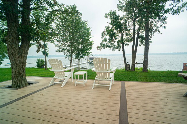 Building Photo - FULLY FURNISHED LAKE HOME