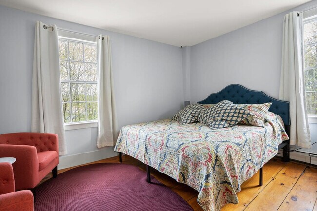 Building Photo - 38 Exeter Rd