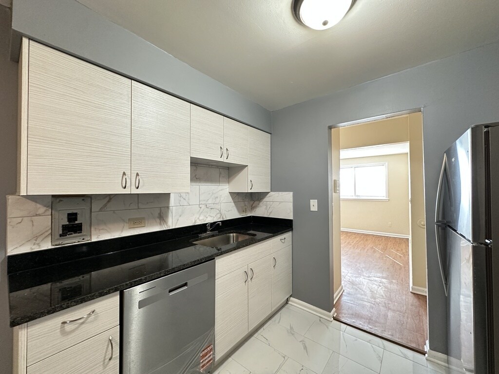 Building Photo - 620 Lincoln Ave