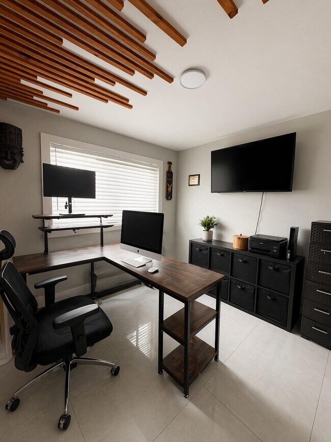 Building Photo - 1820 SW 36th Ave