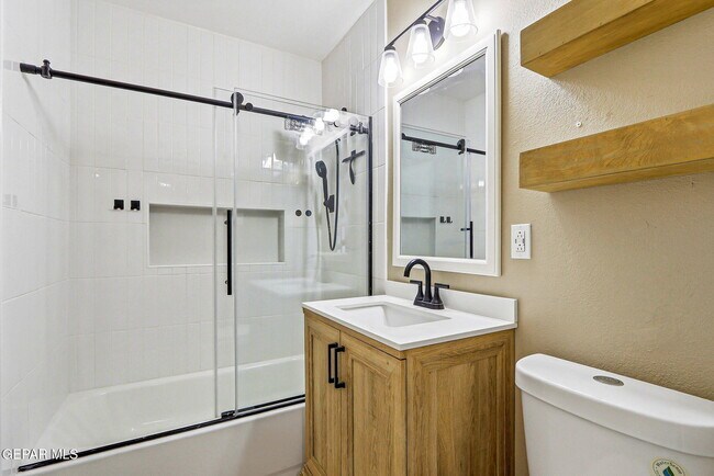 Building Photo - 513 Cardon St