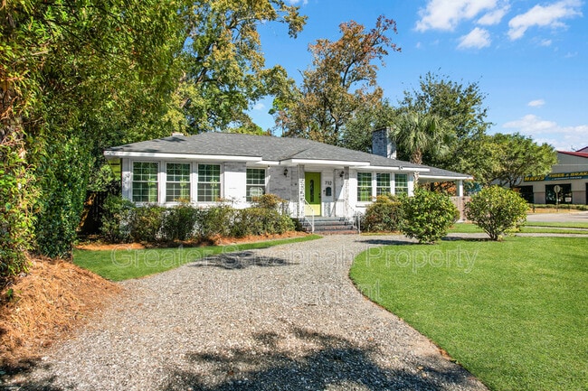 Building Photo - 712 Columbus Dr