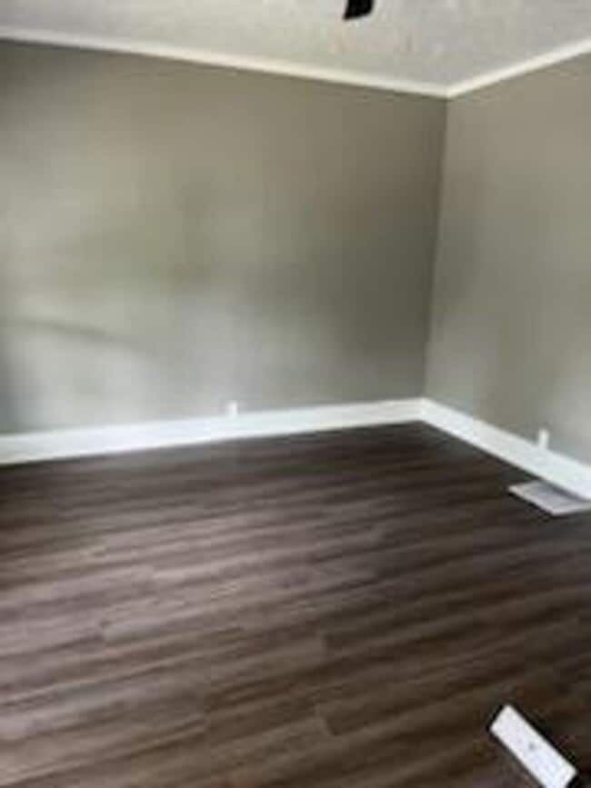 Building Photo - 2 bedroom 1 bath