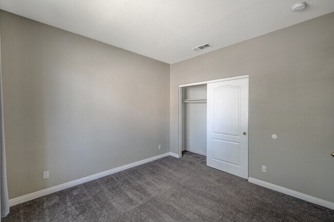 Building Photo - One-of-A-Kind 2 Story, 3 Bedroom with 3 Full Baths Home in the Heart of Summerlin!