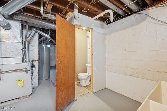 Building Photo - 5732 E 141st St