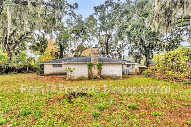 Building Photo - 15 Vineyard Dr