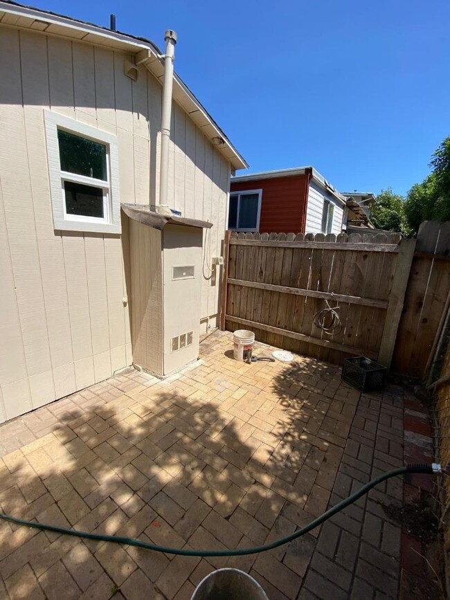 Building Photo - 3500 Portola Dr