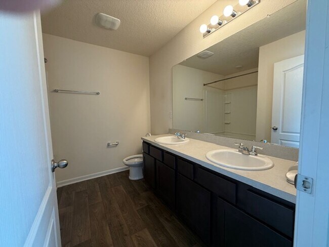 Building Photo - Like New 4/2 St. Augustine