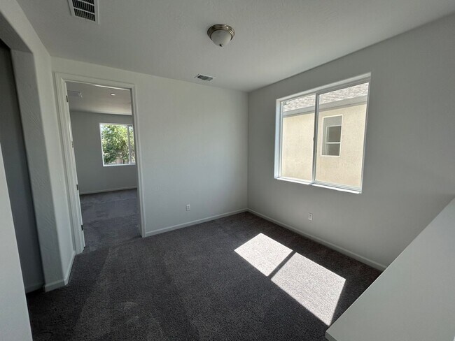 Building Photo - 1021 W Payson Ave