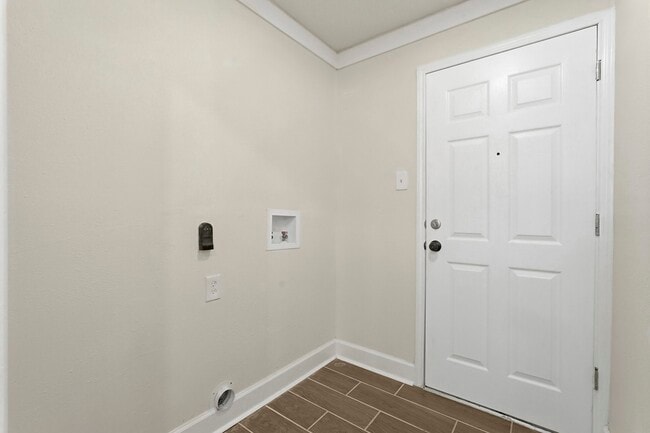 Building Photo - 2518 Henderson Ln