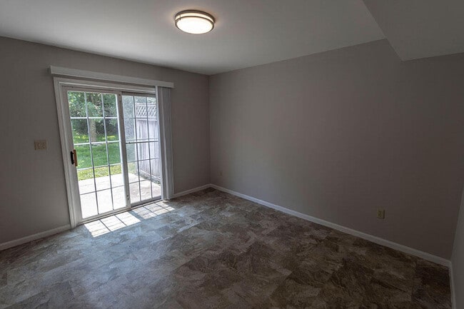 Building Photo - 214 Nikki Way