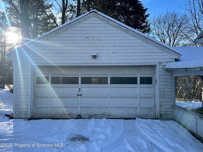 Building Photo - 1108 N Abington Rd