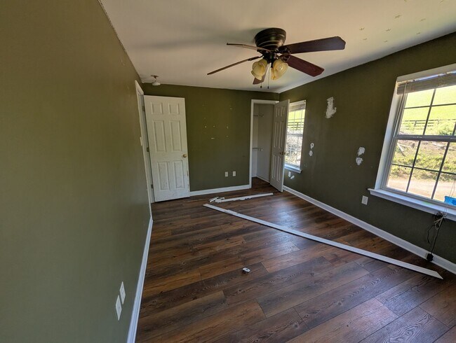 Building Photo - 4 Bedroom Darlington Home Near State Park