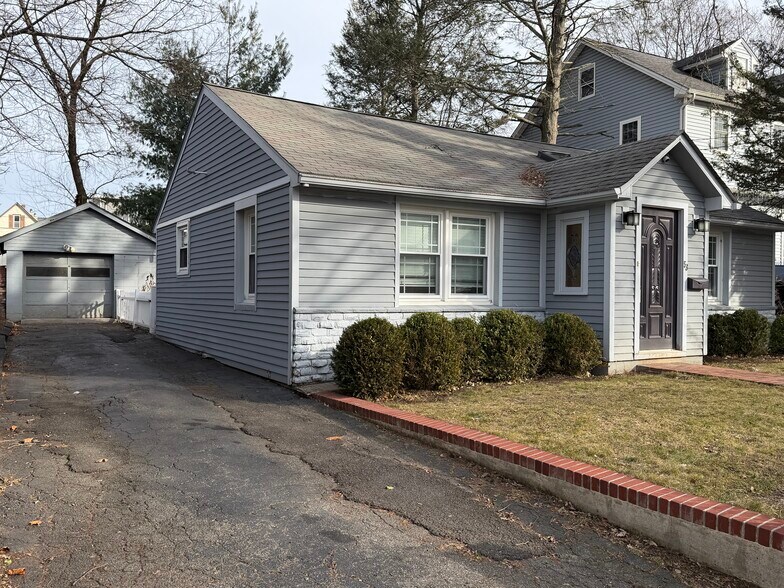 Building Photo - 53 Morris St