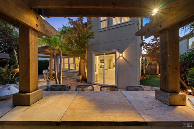Building Photo - 42 Waterbury Ln