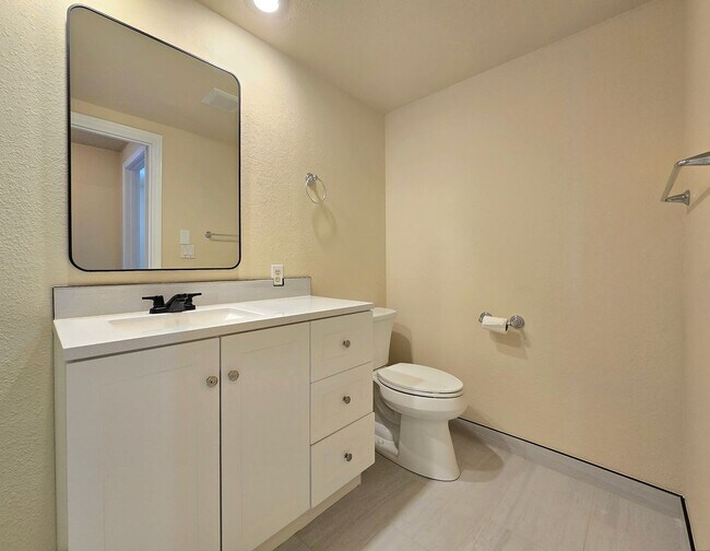 Building Photo - 3 Bedroom Home in Lake Stevens Available Now!