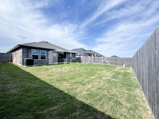 Building Photo - 3-bedroom home with Storm Shelter in Westmoore area