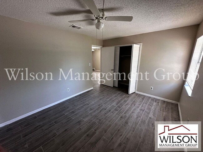 Building Photo - 500 Yellowwood Ct