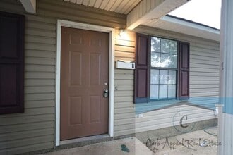 Building Photo - Recently renovated 2 bed, 1 bath apt - utilities included!! HUD accepted!