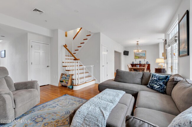 Building Photo - 160 Main St