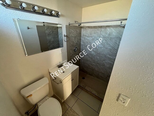 Building Photo - 1 Bedroom, 1 Bathroom Guest House for Rent...