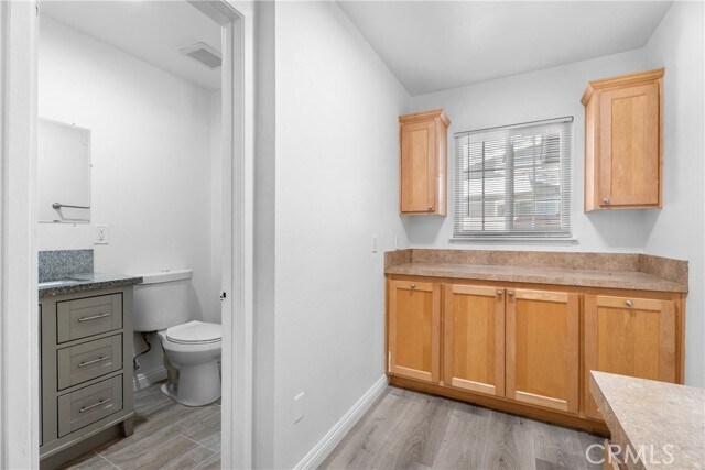 Building Photo - 8691 Davmor Ave