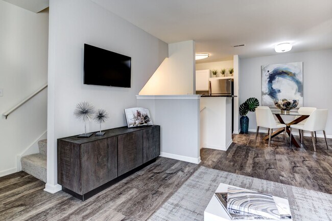Building Photo - 10 Vivaldi Ct