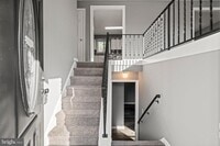 Building Photo - 2344 Fernwood Ave