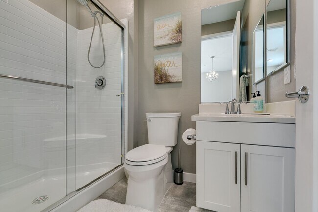 Building Photo - Luxury Rental with Mountain Views in Gated Henderson Community