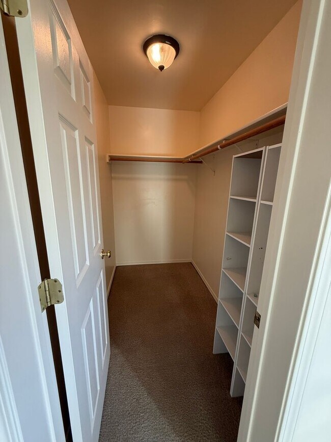Building Photo - 3 Bedroom End Unit