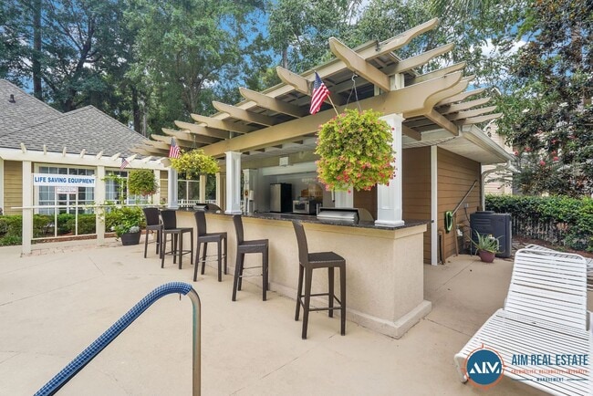 Building Photo - Luxurious Two-Bedroom Condo at Summer Hous...