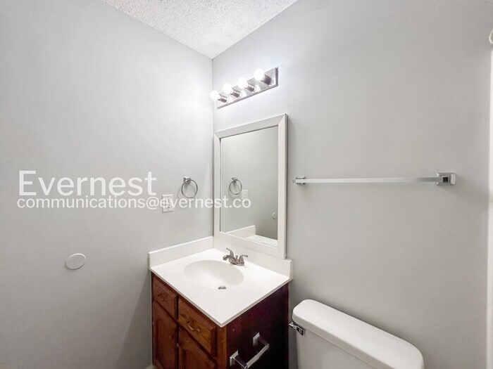 Building Photo - 9136 Kaitlyn Dr S