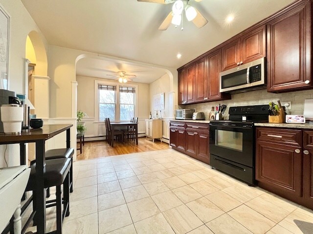 Building Photo - 716 E 6th St